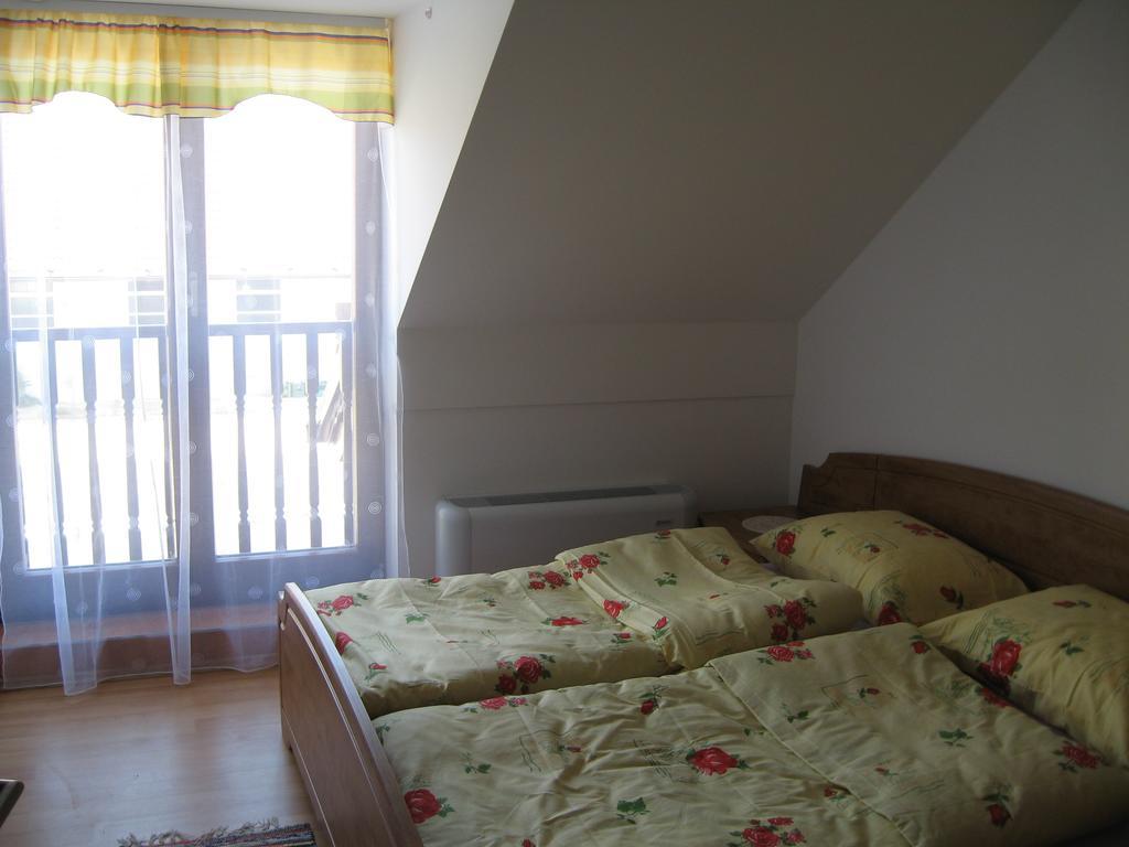 Apartments - Turisticna Kmetija Vrbnjak 류토메르 객실 사진